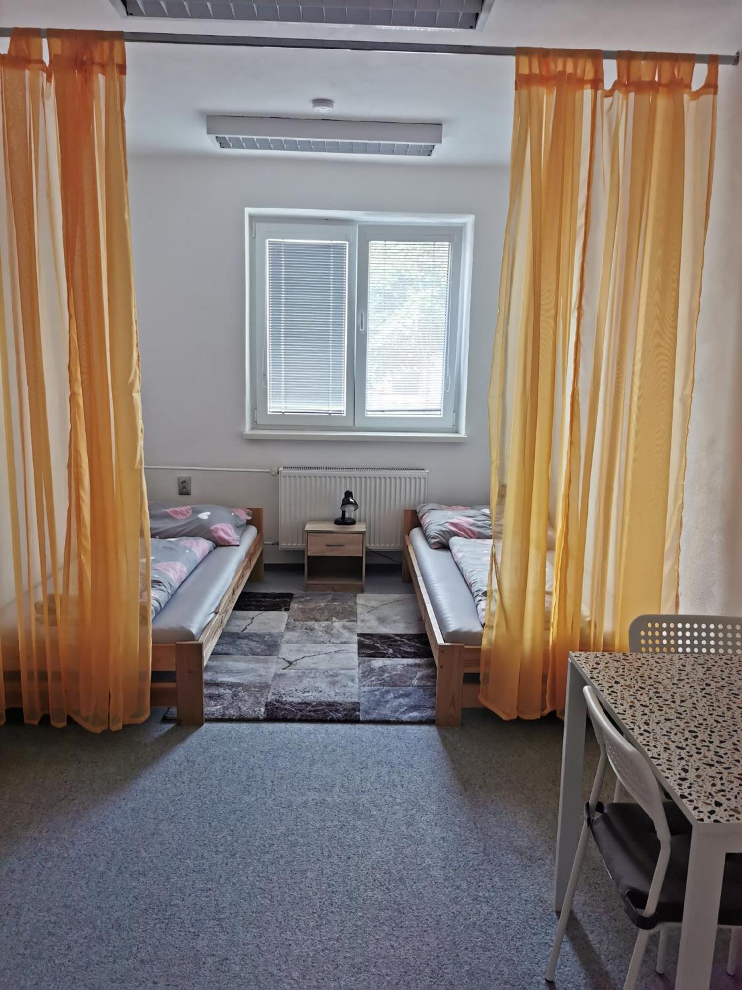 Living Bratislava By The Bus Station Hostel Bagian luar foto