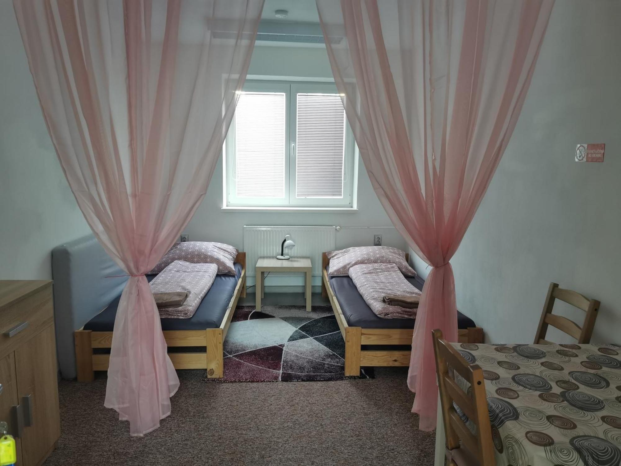 Living Bratislava By The Bus Station Hostel Bagian luar foto